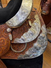 Load image into Gallery viewer, Used 16” Billy Royal Western Show Saddle #27591
