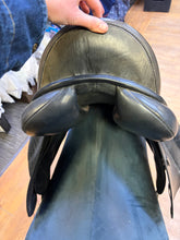 Load image into Gallery viewer, Used 18” Duette Fidelio Dressage #25712
