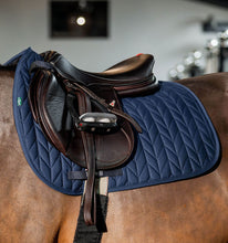 Load image into Gallery viewer, Amigo Close Contact Saddle Pad
