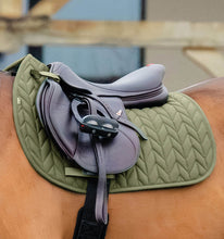Load image into Gallery viewer, Amigo Close Contact Saddle Pad
