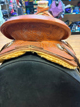Load image into Gallery viewer, Used 16" Masters Collection FX Wade Western Saddle
