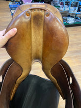 Load image into Gallery viewer, Used 17” Butet Close Contact Saddle #23113
