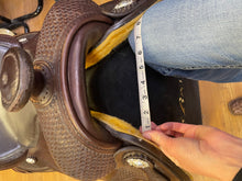 Load image into Gallery viewer, Used 16” Crates 2171 Classic Trail Saddle Round Skirt #24463
