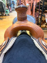 Load image into Gallery viewer, Used 17” Dakota Western Saddle #29113
