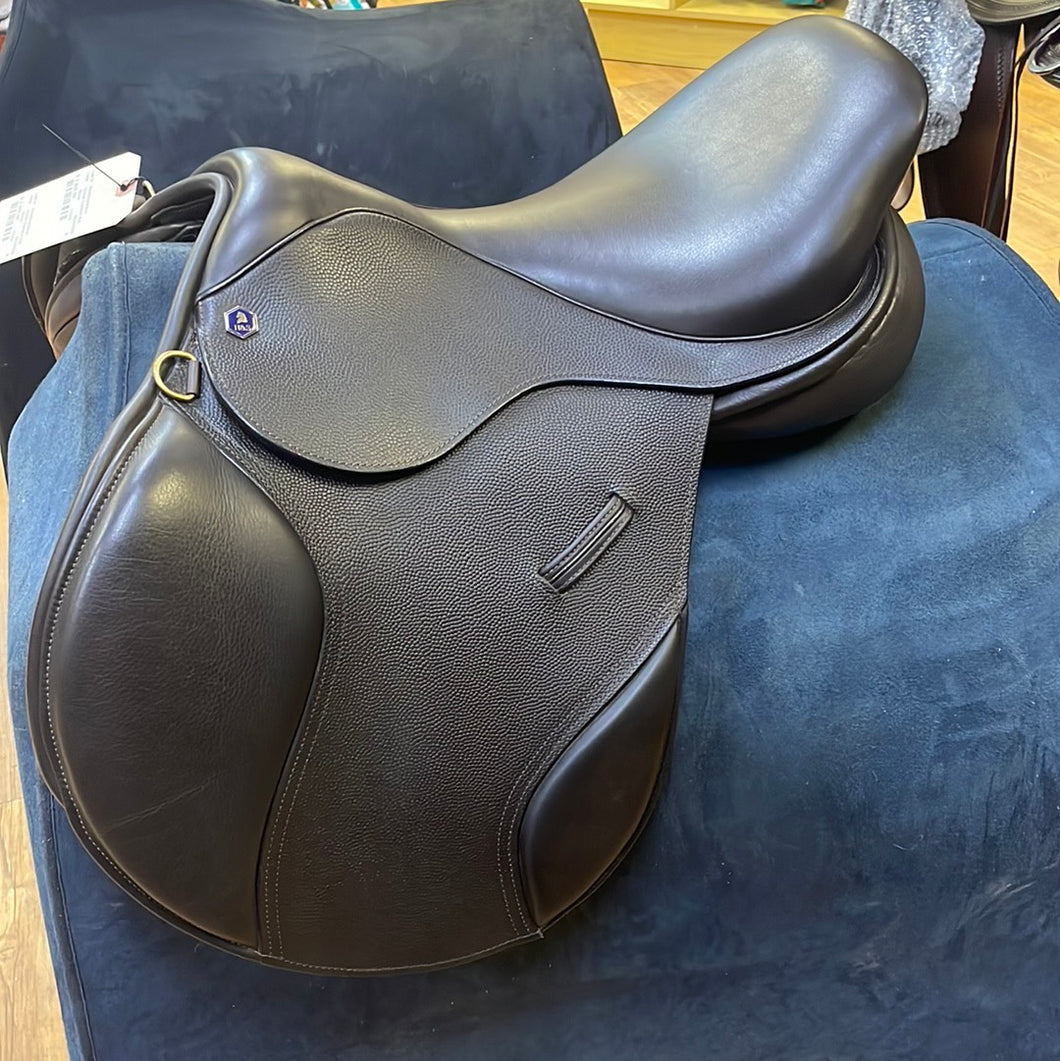 Used 17” Hastilow & Sons Close Contact adjustable Saddle #14618