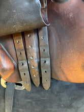 Load image into Gallery viewer, Used 16.5” Devoucoux Oldara 2011 Close Contact #27194
