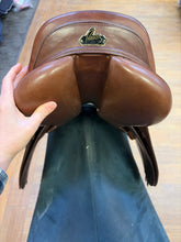 Load image into Gallery viewer, Used 16.5” Pessoa Rodrigo XCH Close Contact Saddle #26301
