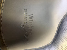Load image into Gallery viewer, Used 18” Wintec 500 AP Flocked #27676
