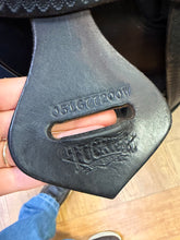 Load image into Gallery viewer, Used 17.5” Tucker cheyenne saddle #28196
