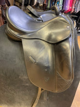 Load image into Gallery viewer, Used 17.5” Detente Dressage Saddle #22074
