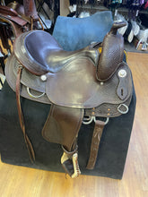 Load image into Gallery viewer, Used 16” Crates 2171 Classic Trail Saddle Round Skirt #24463
