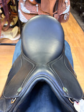 Load image into Gallery viewer, Used 17” HDR Monoflap Dressage Saddle #29244
