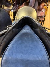 Load image into Gallery viewer, Used 17” Duette Largo Dressage Saddle
