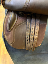 Load image into Gallery viewer, Used 16.5” Arena Close Contact #27499
