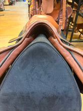 Load image into Gallery viewer, Used 16.5” Crosby Close Contact Saddle #28051
