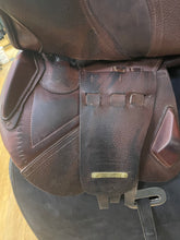 Load image into Gallery viewer, Used 17” CWD 2G Close Contact Saddle #20456
