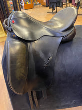 Load image into Gallery viewer, Used 17.5” Albion Original Comfort Dressage Saddle #21979
