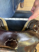 Load image into Gallery viewer, Used 17” Simco Western Saddle

