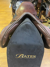 Load image into Gallery viewer, Used 18” M Toulouse Monoflap Jump Saddle #25424
