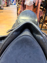 Load image into Gallery viewer, Used 17.5” HDR Buffalo Dressage Saddle #28006
