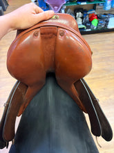 Load image into Gallery viewer, Used 16.5” Crosby Close Contact Saddle #28051
