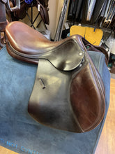 Load image into Gallery viewer, Used 18” Amerigo Close Contact Saddle #23021
