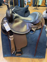 Load image into Gallery viewer, Used 17” High Horse Daisetta Western Saddle #23901
