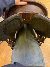 Load image into Gallery viewer, Used Tucker Horizon 16.5” Trail Saddle #25710
