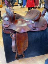 Load image into Gallery viewer, Used 15.5” Vic Bennett Cutting Saddle
