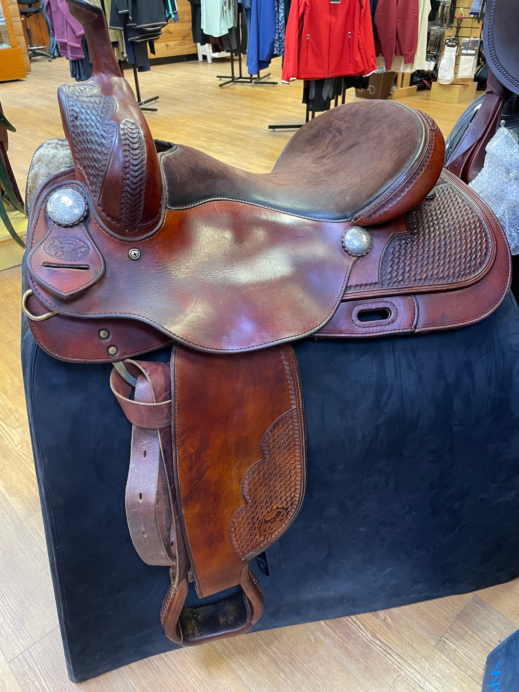 Used 15.5” Vic Bennett Cutting Saddle