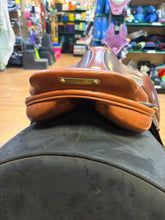 Load image into Gallery viewer, Used 16.5” Crosby Close Contact Saddle #28051
