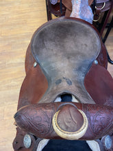 Load image into Gallery viewer, Used 16&quot; Circle Y Park and Trail Western Saddle
