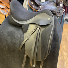 Load image into Gallery viewer, Used 18” Thorowgood Dressage Saddle #14370
