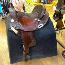 Load image into Gallery viewer, Used 16” Big Horn xwide Trail Saddle #13513
