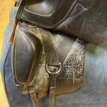 Load image into Gallery viewer, Used 17” Verhan dressag saddle #8159
